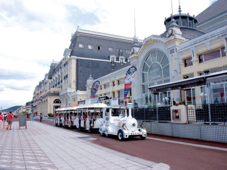 Cabourg, Appartement T2 Acces Direct Mer Exterior foto